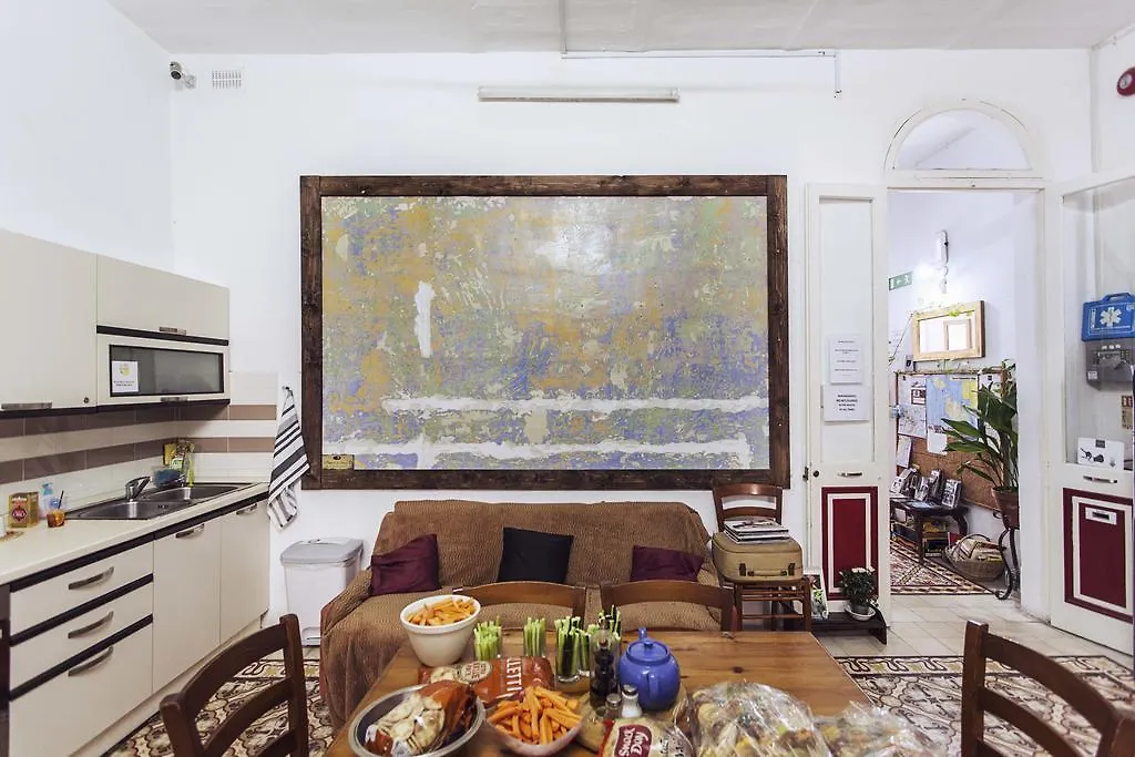 Granny'S Inn Hostel Sliema